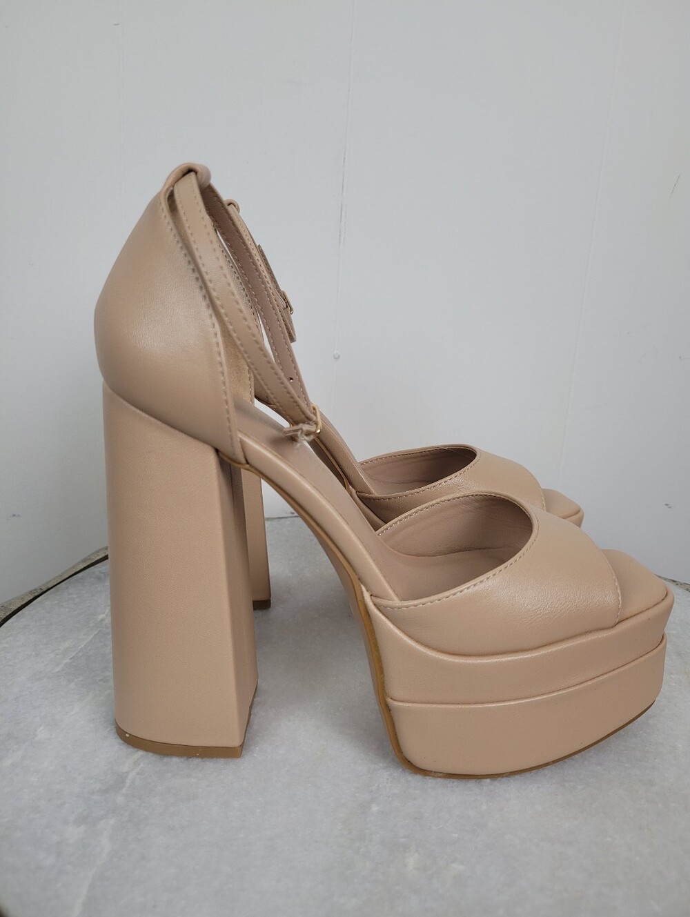 Dream Pairs Women's Size 8 Nude Beige Platform Block Heel Sandals